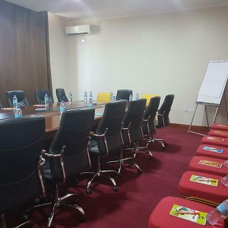 Nashera Hotel Dodoma Esterno foto