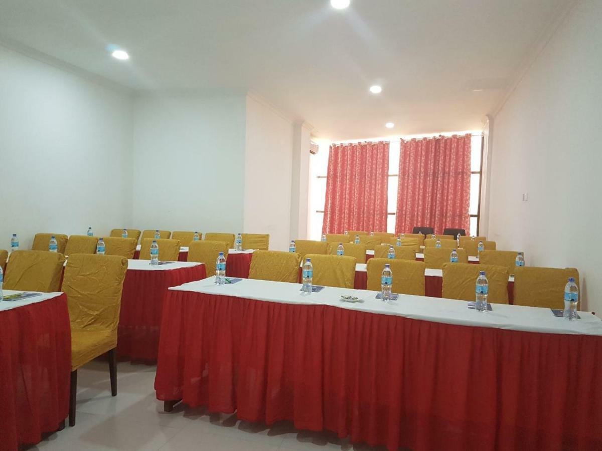Nashera Hotel Dodoma Esterno foto